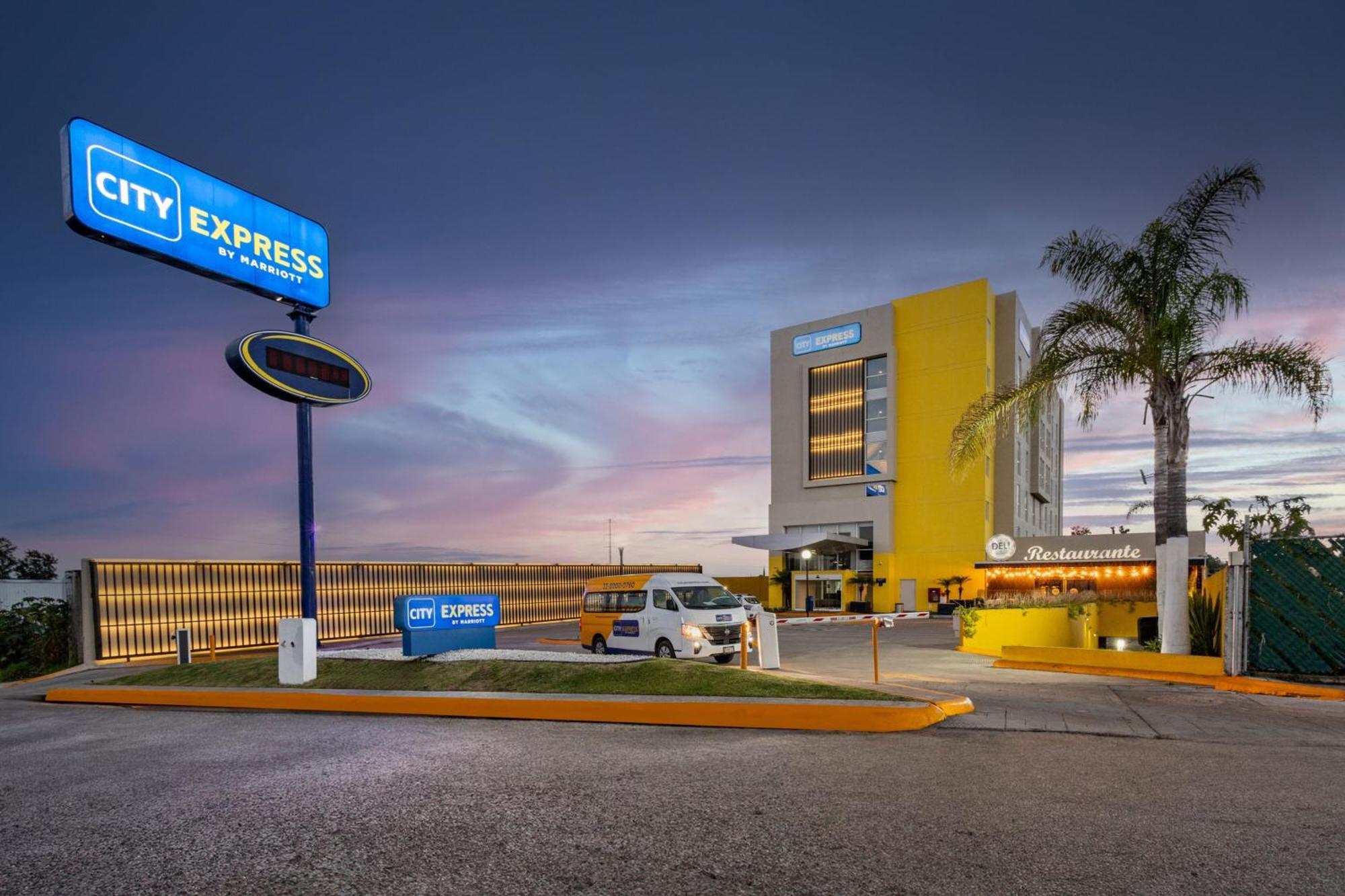 City Express By Marriott Guadalajara Aeropuerto Las Pintas المظهر الخارجي الصورة
